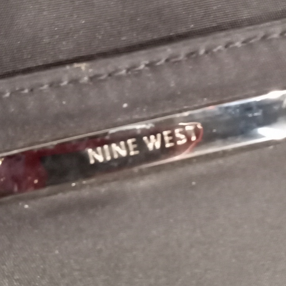 Nine West Tote ..Purse - Picture 3 of 7
